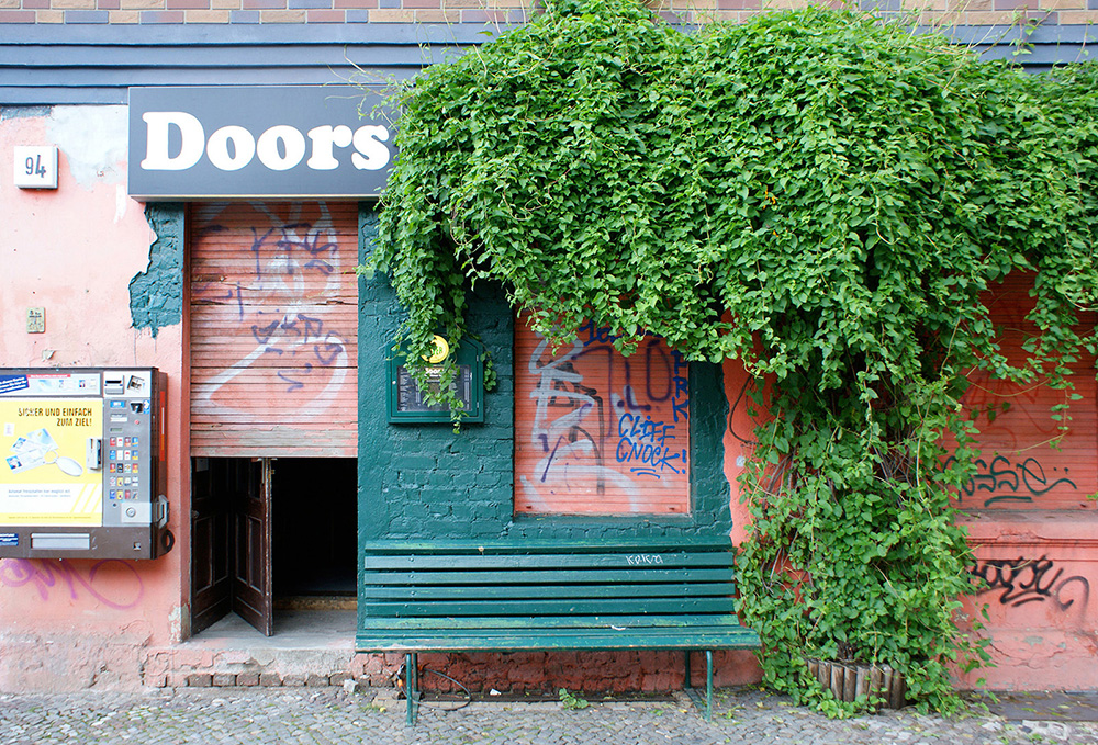 Gerhard Rihl: "Berlin Store Fronts" – Serie "Prenzlauer Berg", Knaackstraße